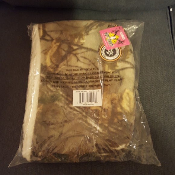 NWT, Realtree Women's Hooded Scarf - Picture 3 of 4